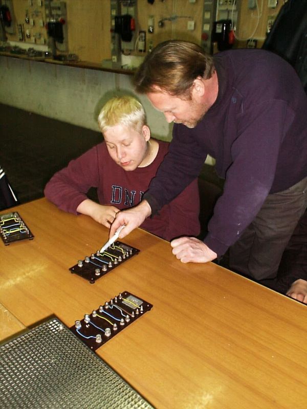 E-Technik1.JPG (74984 Byte)