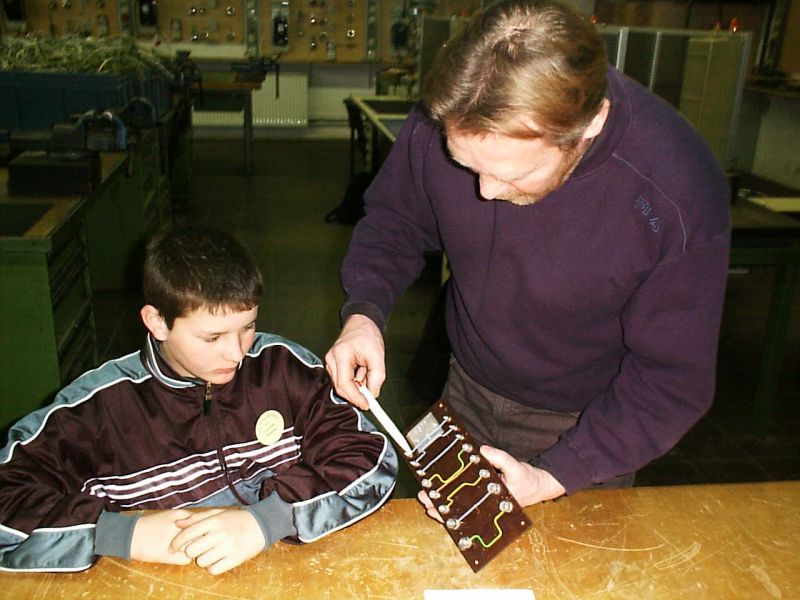 E-Technik2.JPG (78781 Byte)