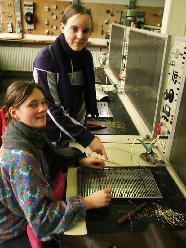 E-Technik8.JPG (93554 Byte)