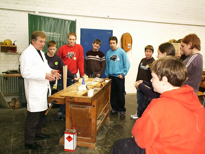 Holztechnik1.JPG (82237 Byte)